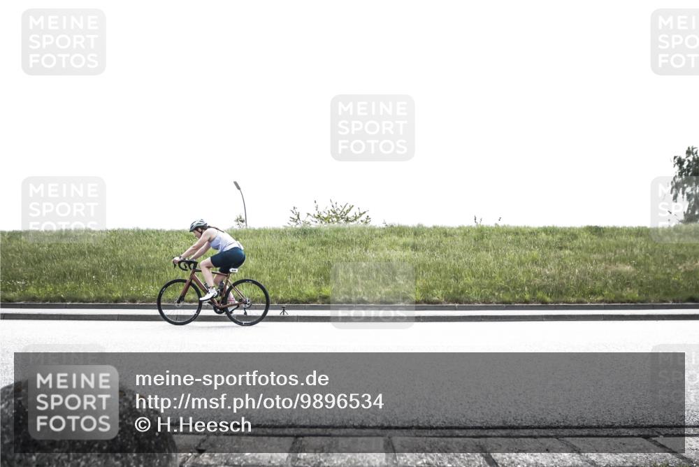 21.06.2026 - 29. Vierlanden-Triathlon H.Heesch http://msf.ph/oto/9896534 21.06.2026 12:52:33 Radfahren 662, 829, 830 meine-sportfotos.de