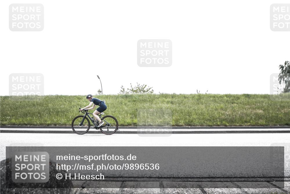 21.06.2026 - 29. Vierlanden-Triathlon H.Heesch http://msf.ph/oto/9896536 21.06.2026 12:52:37 Radfahren 662, 829, 832 meine-sportfotos.de