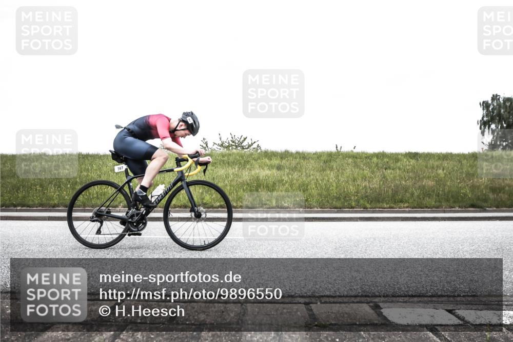 21.06.2026 - 29. Vierlanden-Triathlon H.Heesch http://msf.ph/oto/9896550 21.06.2026 10:02:42 Radfahren 56, 99, 198, 245, 367 meine-sportfotos.de