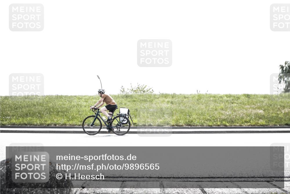 21.06.2026 - 29. Vierlanden-Triathlon H.Heesch http://msf.ph/oto/9896565 21.06.2026 12:58:06 Radfahren 984 meine-sportfotos.de