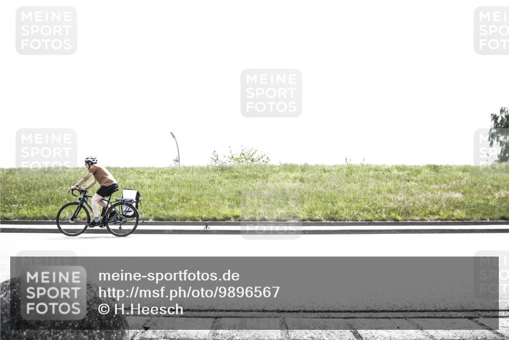 21.06.2026 - 29. Vierlanden-Triathlon H.Heesch http://msf.ph/oto/9896567 21.06.2026 12:58:06 Radfahren 984 meine-sportfotos.de