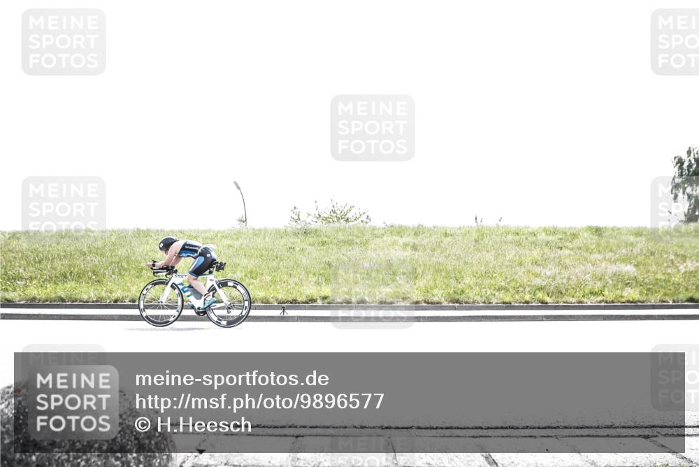 21.06.2026 - 29. Vierlanden-Triathlon H.Heesch http://msf.ph/oto/9896577 21.06.2026 12:59:09 Radfahren 992 meine-sportfotos.de