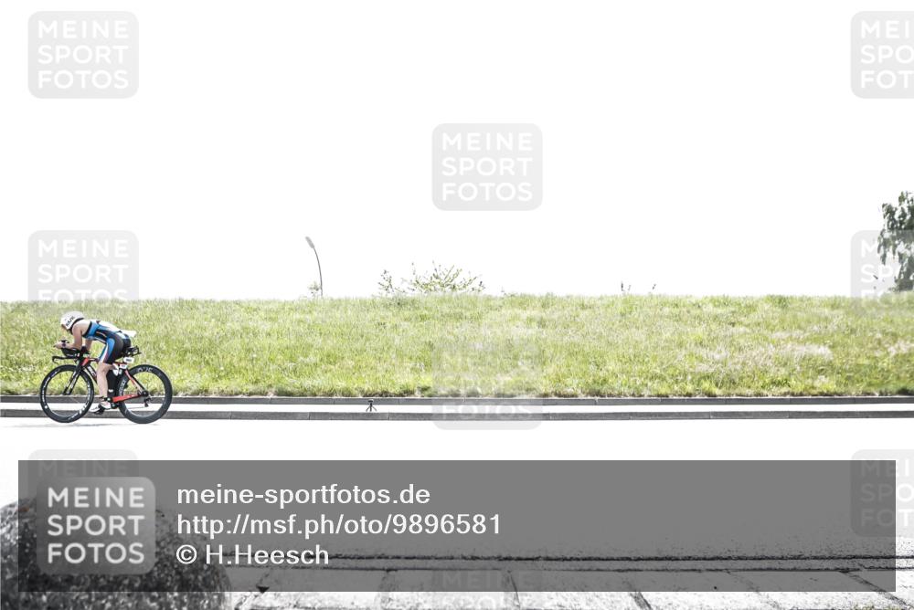 21.06.2026 - 29. Vierlanden-Triathlon H.Heesch http://msf.ph/oto/9896581 21.06.2026 12:59:46 Radfahren 990, 995, 1001, 1008, 1011 meine-sportfotos.de