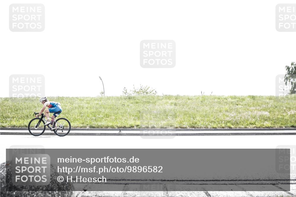 21.06.2026 - 29. Vierlanden-Triathlon H.Heesch http://msf.ph/oto/9896582 21.06.2026 12:59:47 Radfahren 990, 995, 1001, 1008, 1011 meine-sportfotos.de