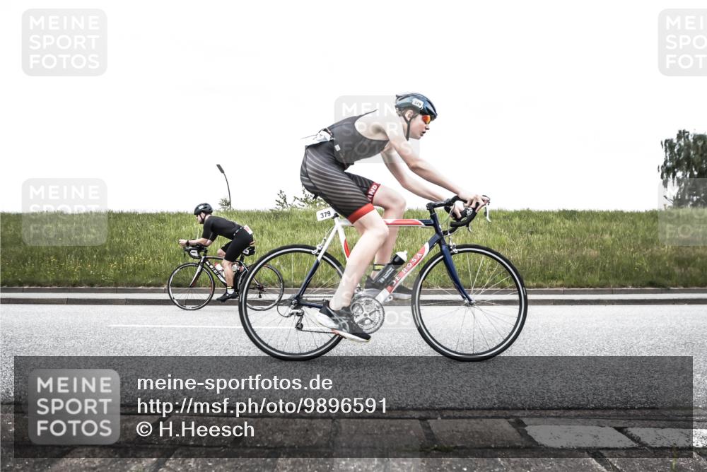 21.06.2026 - 29. Vierlanden-Triathlon H.Heesch http://msf.ph/oto/9896591 21.06.2026 10:04:25 Radfahren 44, 75, 90, 260, 324, 350, 379 meine-sportfotos.de