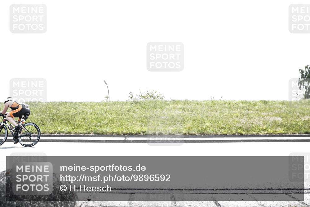 21.06.2026 - 29. Vierlanden-Triathlon H.Heesch http://msf.ph/oto/9896592 21.06.2026 13:00:23 Radfahren 997 meine-sportfotos.de