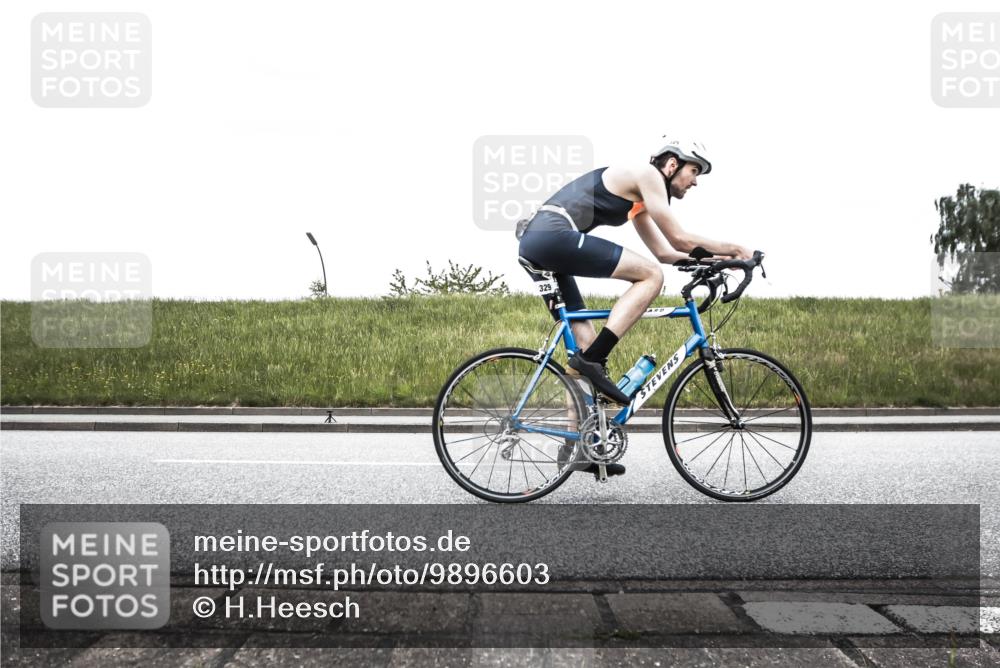 21.06.2026 - 29. Vierlanden-Triathlon H.Heesch http://msf.ph/oto/9896603 21.06.2026 10:04:50 Radfahren 86, 174, 307, 329, 365 meine-sportfotos.de