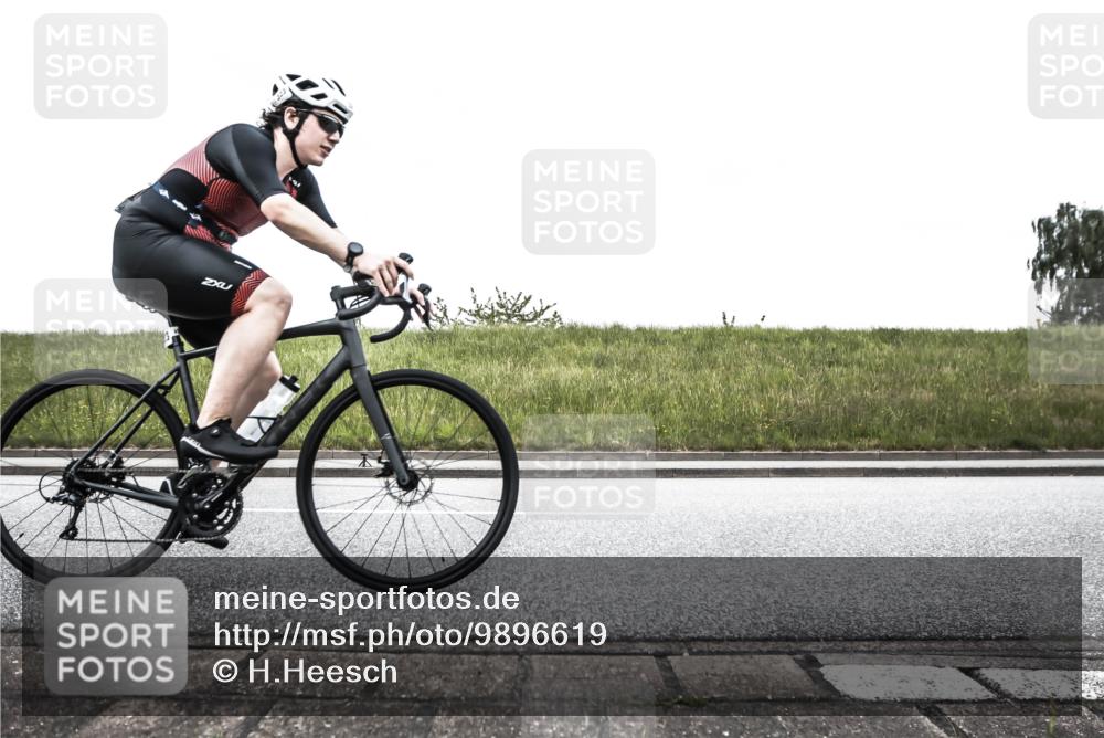 21.06.2026 - 29. Vierlanden-Triathlon H.Heesch http://msf.ph/oto/9896619 21.06.2026 10:05:08 Radfahren 130, 264, 308, 323, 326 meine-sportfotos.de