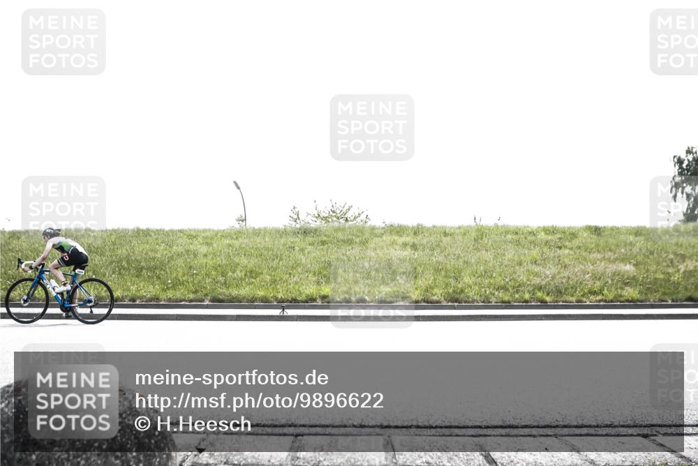 21.06.2026 - 29. Vierlanden-Triathlon H.Heesch http://msf.ph/oto/9896622 21.06.2026 13:02:07 Radfahren 982, 986, 1009, 1022, 1047, 1065, 1087 meine-sportfotos.de