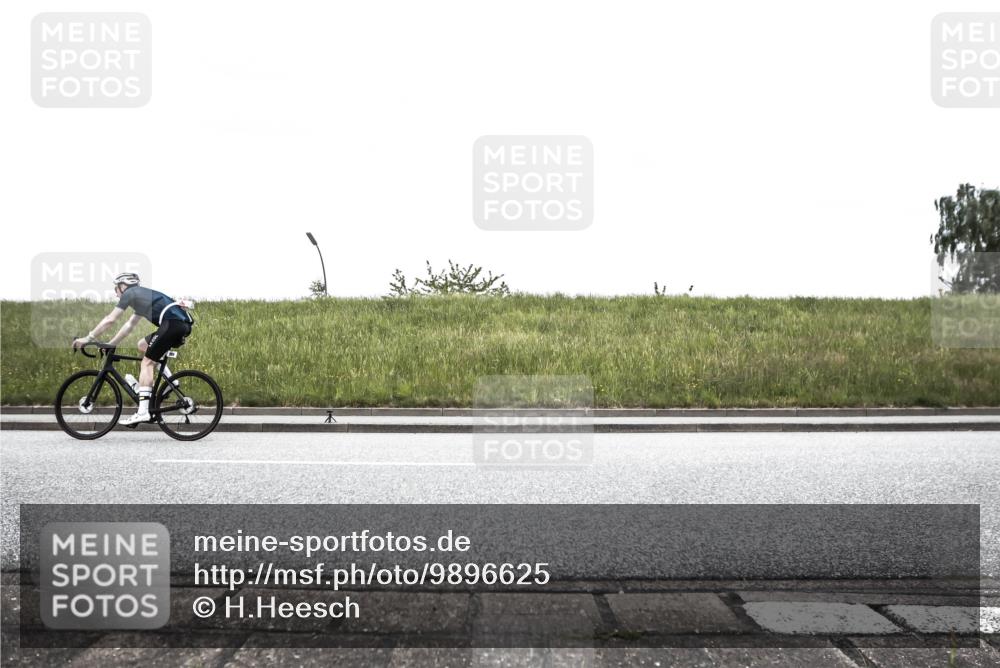 21.06.2026 - 29. Vierlanden-Triathlon H.Heesch http://msf.ph/oto/9896625 21.06.2026 10:05:23 Radfahren 249, 289 meine-sportfotos.de