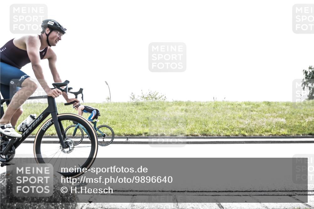 21.06.2026 - 29. Vierlanden-Triathlon H.Heesch http://msf.ph/oto/9896640 21.06.2026 13:02:40 Radfahren 991, 1049 meine-sportfotos.de