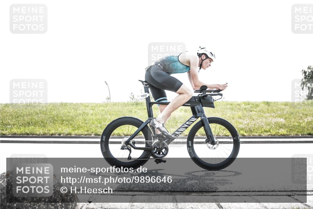 21.06.2026 - 29. Vierlanden-Triathlon H.Heesch http://msf.ph/oto/9896646 21.06.2026 13:02:54 Radfahren 1042, 1052 meine-sportfotos.de