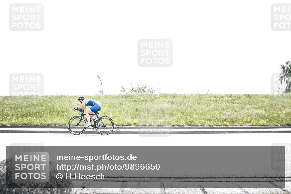 21.06.2026 - 29. Vierlanden-Triathlon H.Heesch http://msf.ph/oto/9896650 21.06.2026 13:03:16 Radfahren 1012 meine-sportfotos.de