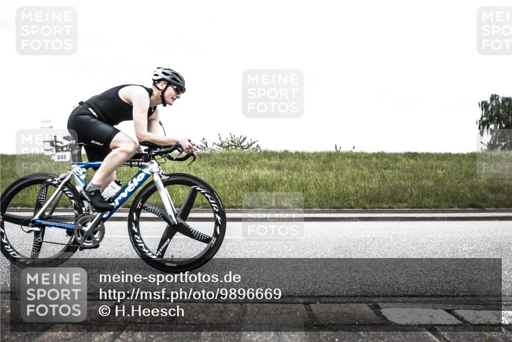 21.06.2026 - 29. Vierlanden-Triathlon H.Heesch http://msf.ph/oto/9896669 21.06.2026 10:06:39 Radfahren 243, 306, 361 meine-sportfotos.de