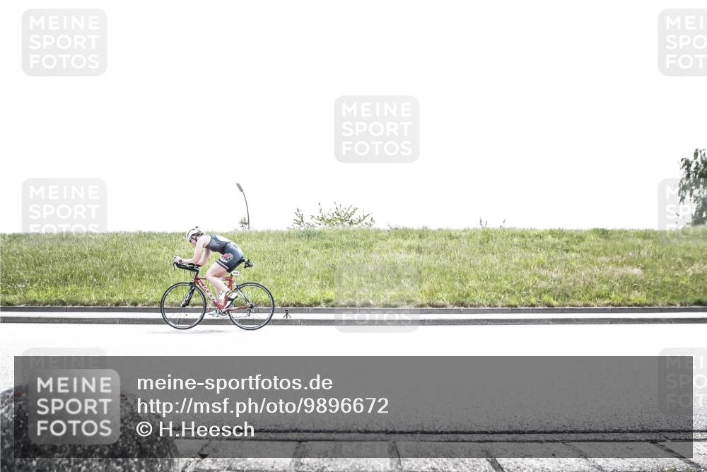 21.06.2026 - 29. Vierlanden-Triathlon H.Heesch http://msf.ph/oto/9896672 21.06.2026 13:04:41 Radfahren 987, 1016 meine-sportfotos.de