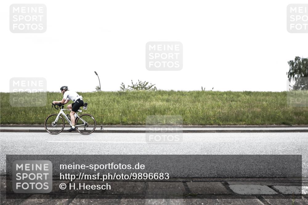 21.06.2026 - 29. Vierlanden-Triathlon H.Heesch http://msf.ph/oto/9896683 21.06.2026 10:07:20 Radfahren 2, 68, 83, 270 meine-sportfotos.de