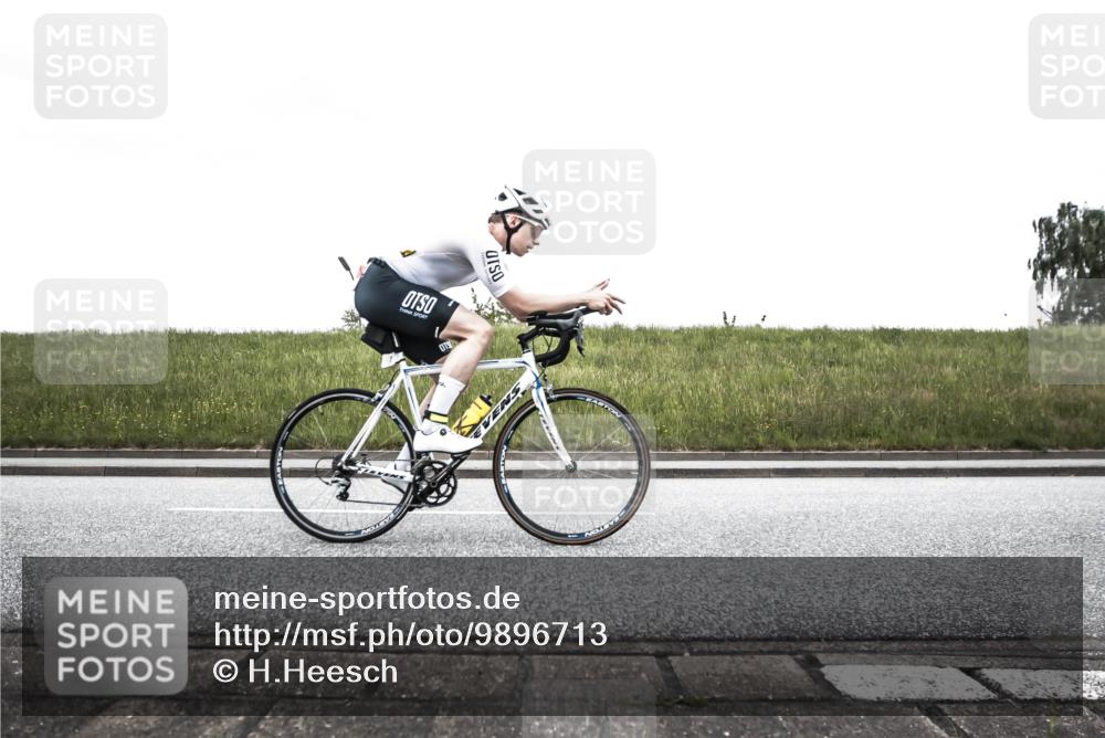 21.06.2026 - 29. Vierlanden-Triathlon H.Heesch http://msf.ph/oto/9896713 21.06.2026 10:08:04 Radfahren 7, 59, 80, 305, 334, 371 meine-sportfotos.de