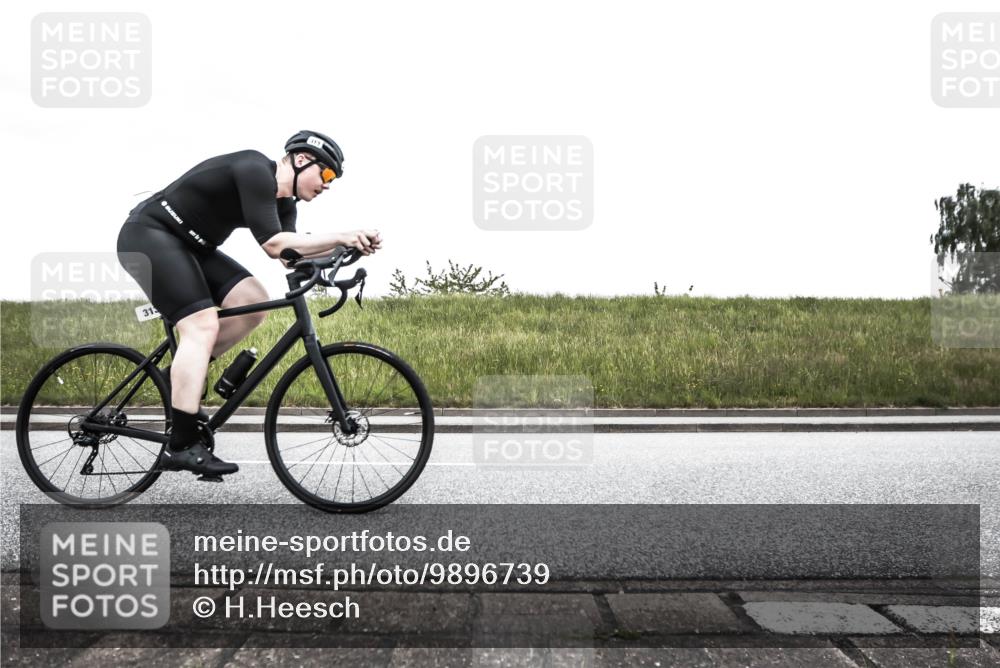 21.06.2026 - 29. Vierlanden-Triathlon H.Heesch http://msf.ph/oto/9896739 21.06.2026 10:09:06 Radfahren 124, 313 meine-sportfotos.de