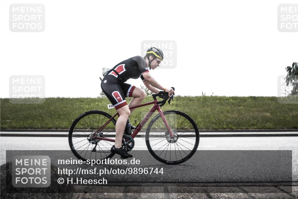 21.06.2026 - 29. Vierlanden-Triathlon H.Heesch http://msf.ph/oto/9896744 21.06.2026 13:19:15 Radfahren 1107, 1112 meine-sportfotos.de