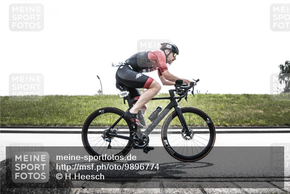 21.06.2026 - 29. Vierlanden-Triathlon H.Heesch http://msf.ph/oto/9896774 21.06.2026 13:29:20 Radfahren 1220 meine-sportfotos.de