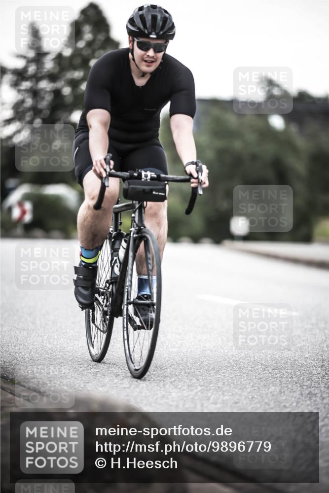 21.06.2026 - 29. Vierlanden-Triathlon H.Heesch http://msf.ph/oto/9896779 21.06.2026 09:58:06 Radfahren 19, 54, 267 meine-sportfotos.de