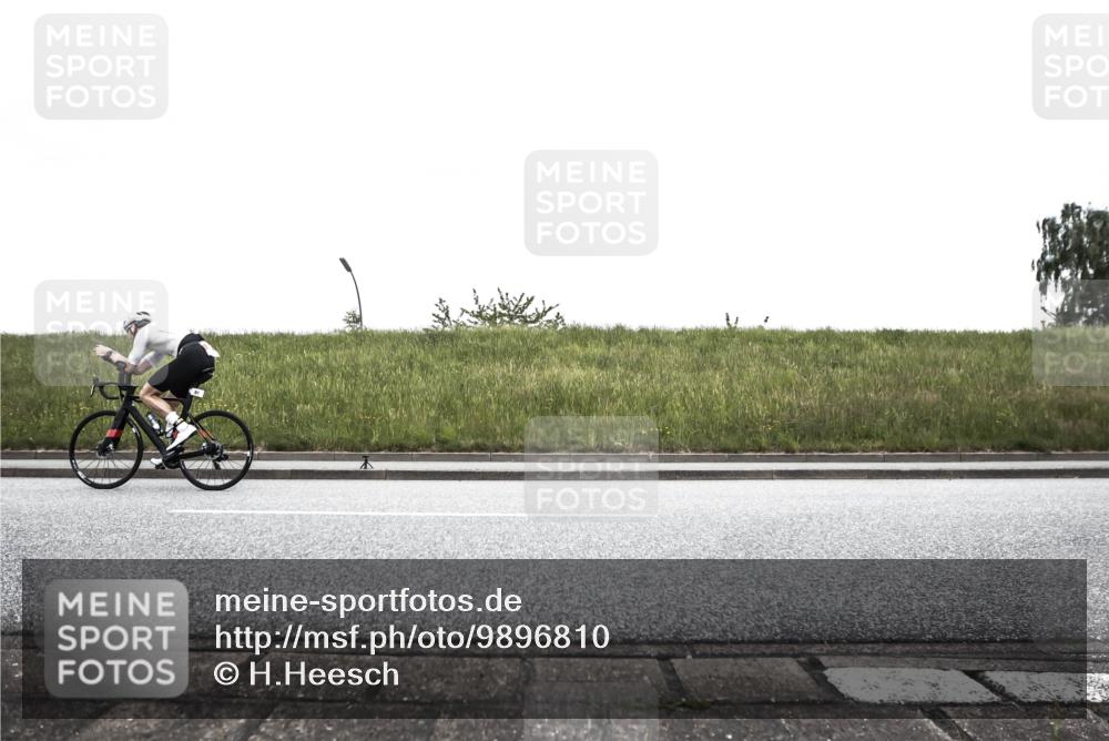 21.06.2026 - 29. Vierlanden-Triathlon H.Heesch http://msf.ph/oto/9896810 21.06.2026 10:11:06 Radfahren 81, 261, 440 meine-sportfotos.de