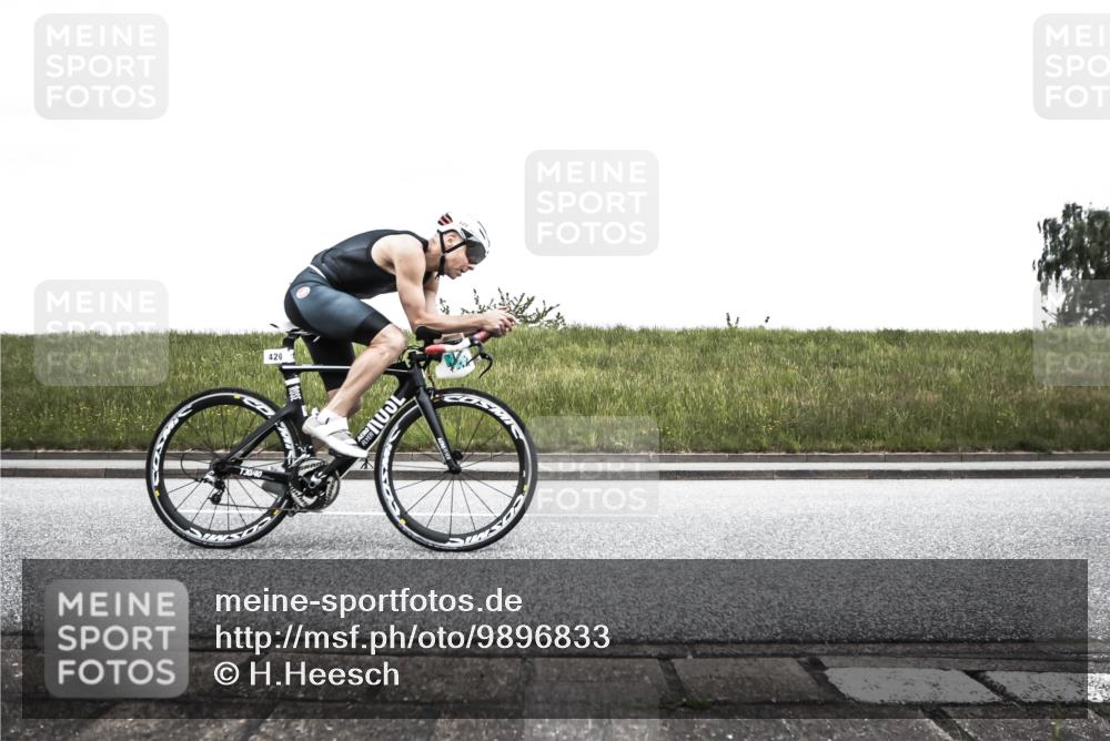 21.06.2026 - 29. Vierlanden-Triathlon H.Heesch http://msf.ph/oto/9896833 21.06.2026 10:11:39 Radfahren 100, 179, 198, 420, 437, 1353 meine-sportfotos.de