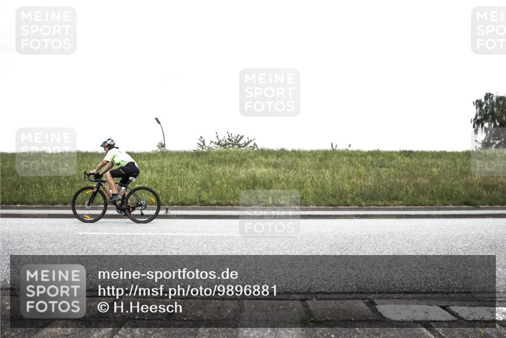 21.06.2026 - 29. Vierlanden-Triathlon H.Heesch http://msf.ph/oto/9896881 21.06.2026 10:12:34 Radfahren 181, 256 meine-sportfotos.de