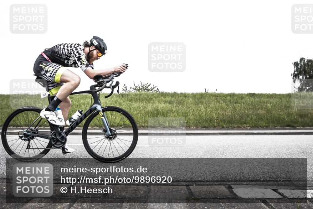 21.06.2026 - 29. Vierlanden-Triathlon H.Heesch http://msf.ph/oto/9896920 21.06.2026 10:13:38 Radfahren 44, 75, 236, 289 meine-sportfotos.de