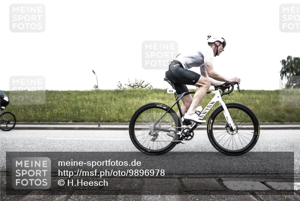 21.06.2026 - 29. Vierlanden-Triathlon H.Heesch http://msf.ph/oto/9896978 21.06.2026 10:15:08 Radfahren 71, 129, 156, 424 meine-sportfotos.de
