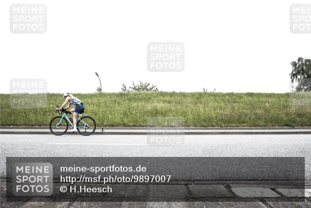 21.06.2026 - 29. Vierlanden-Triathlon H.Heesch http://msf.ph/oto/9897007 21.06.2026 10:15:39 Radfahren 98, 193, 231, 240, 449, 467 meine-sportfotos.de