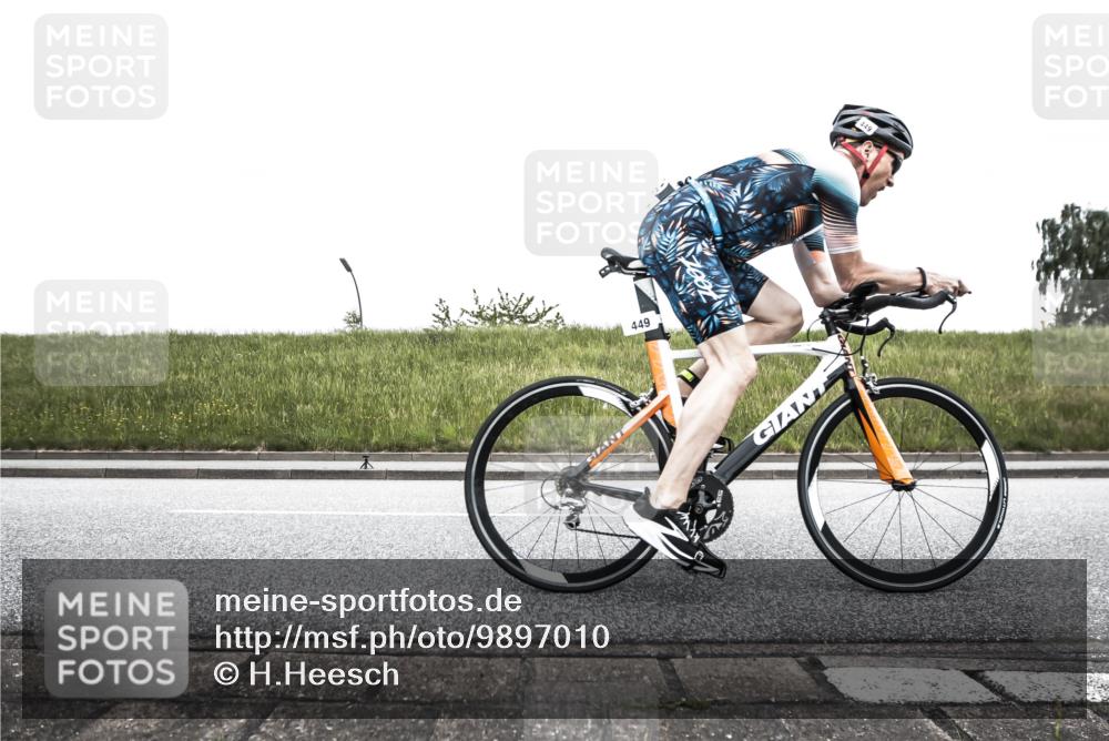 21.06.2026 - 29. Vierlanden-Triathlon H.Heesch http://msf.ph/oto/9897010 21.06.2026 10:15:41 Radfahren 98, 231, 397, 449, 467 meine-sportfotos.de