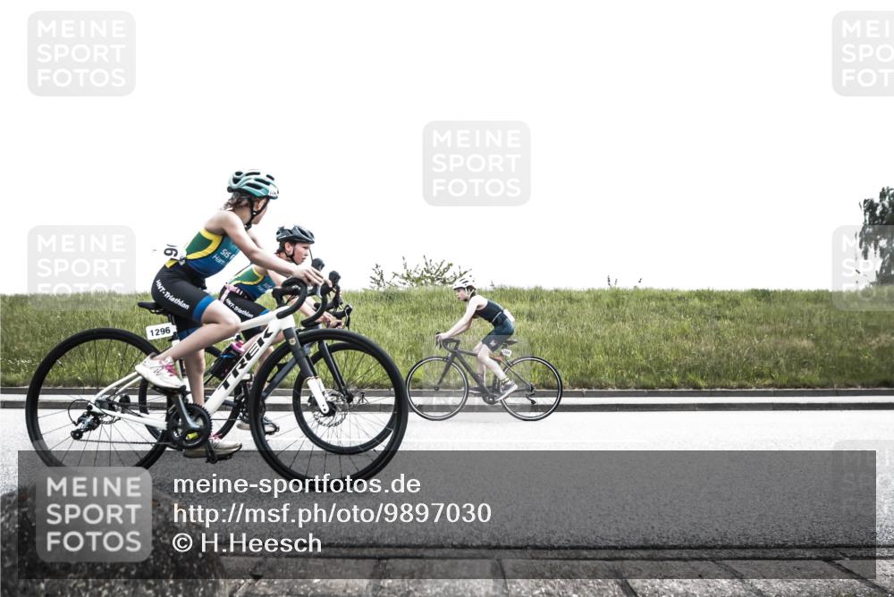21.06.2026 - 29. Vierlanden-Triathlon H.Heesch http://msf.ph/oto/9897030 21.06.2026 14:56:29 Radfahren 1296, 1299, 1300, 1312, 1330, 1333 meine-sportfotos.de