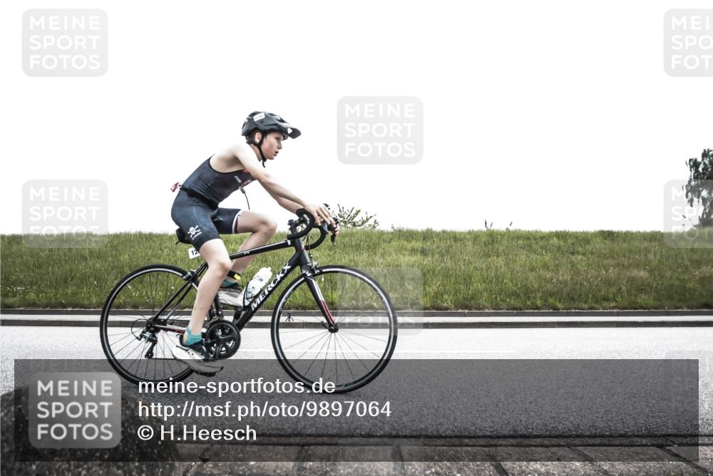 21.06.2026 - 29. Vierlanden-Triathlon H.Heesch http://msf.ph/oto/9897064 21.06.2026 14:58:44 Radfahren 1320, 1321 meine-sportfotos.de