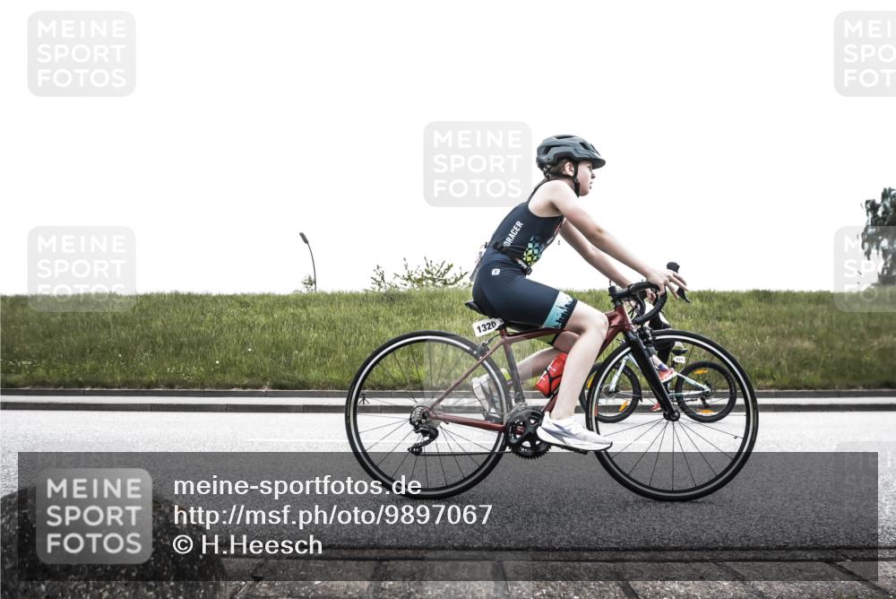 21.06.2026 - 29. Vierlanden-Triathlon H.Heesch http://msf.ph/oto/9897067 21.06.2026 14:58:46 Radfahren 1320, 1321 meine-sportfotos.de
