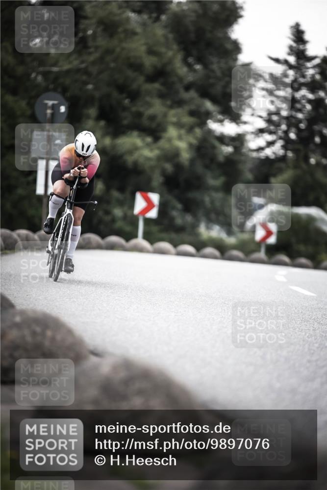 21.06.2026 - 29. Vierlanden-Triathlon H.Heesch http://msf.ph/oto/9897076 21.06.2026 09:59:38 Radfahren 34, 42, 155, 173, 223, 255 meine-sportfotos.de