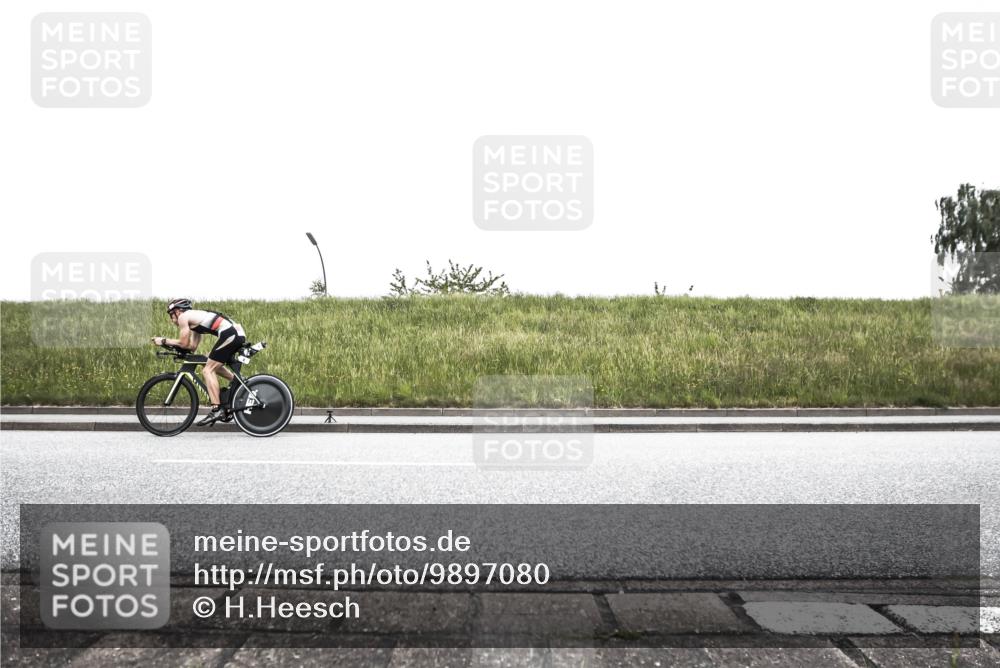 21.06.2026 - 29. Vierlanden-Triathlon H.Heesch http://msf.ph/oto/9897080 21.06.2026 10:17:20 Radfahren 8, 76, 133 meine-sportfotos.de