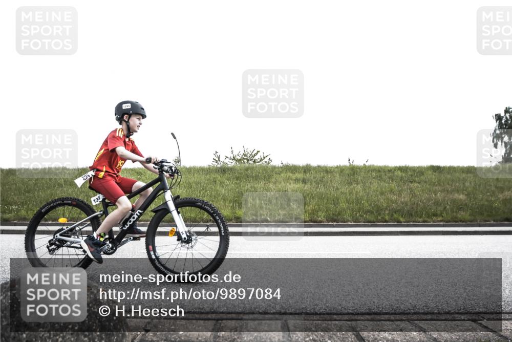 21.06.2026 - 29. Vierlanden-Triathlon H.Heesch http://msf.ph/oto/9897084 21.06.2026 15:00:42 Radfahren 1295 meine-sportfotos.de