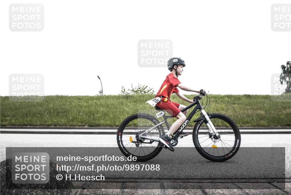 21.06.2026 - 29. Vierlanden-Triathlon H.Heesch http://msf.ph/oto/9897088 21.06.2026 15:00:42 Radfahren 1295 meine-sportfotos.de