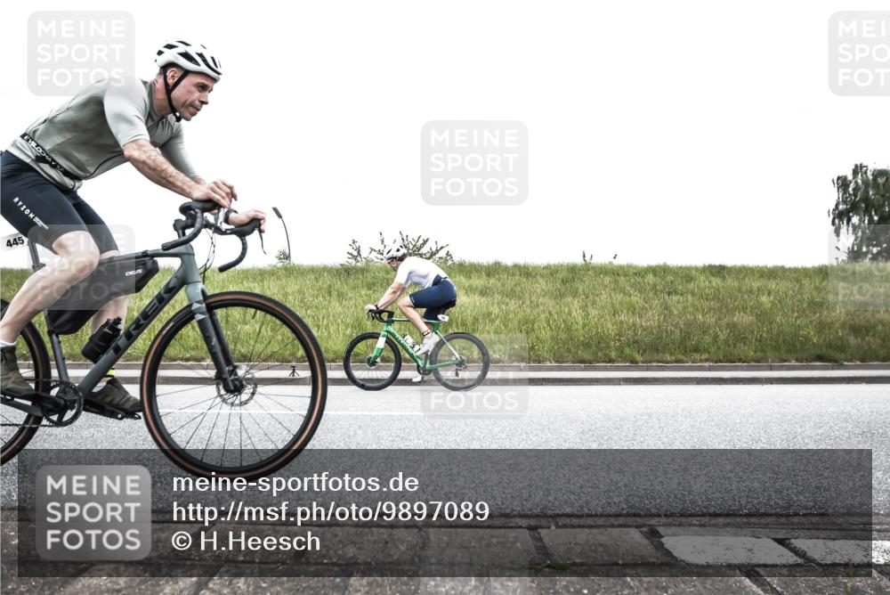 21.06.2026 - 29. Vierlanden-Triathlon H.Heesch http://msf.ph/oto/9897089 21.06.2026 10:17:34 Radfahren 58, 77, 107, 116, 210, 211, 419, 445, 452 meine-sportfotos.de