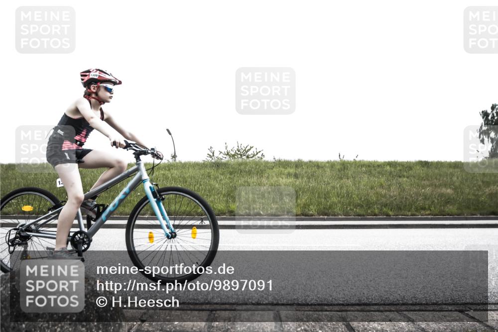 21.06.2026 - 29. Vierlanden-Triathlon H.Heesch http://msf.ph/oto/9897091 21.06.2026 15:00:50 Radfahren 1309 meine-sportfotos.de
