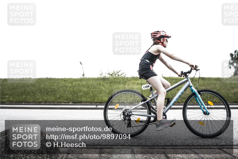 21.06.2026 - 29. Vierlanden-Triathlon H.Heesch http://msf.ph/oto/9897094 21.06.2026 15:00:50 Radfahren 1309 meine-sportfotos.de