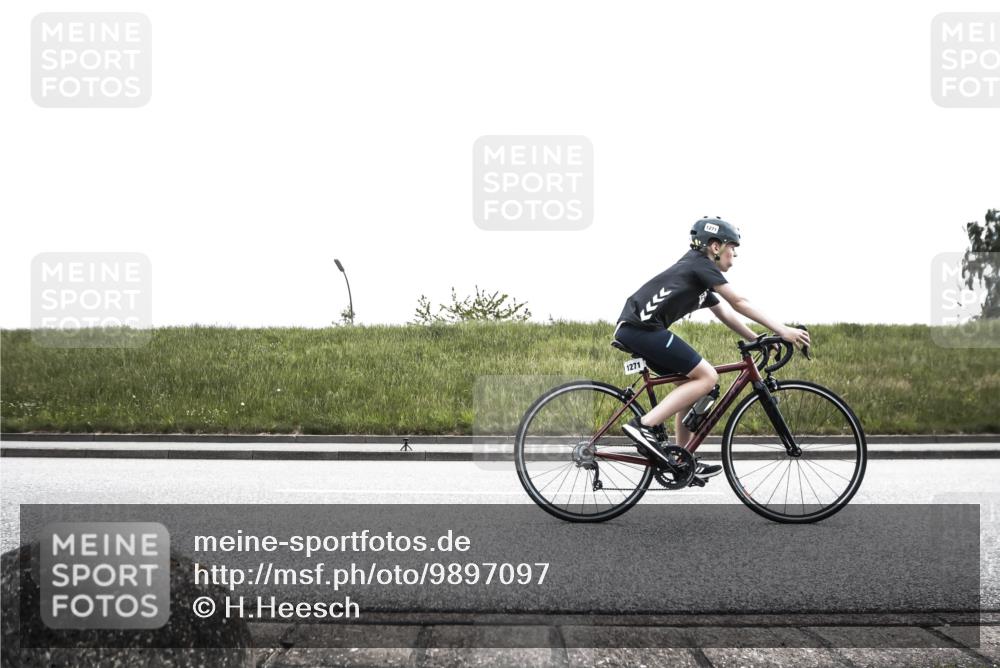 21.06.2026 - 29. Vierlanden-Triathlon H.Heesch http://msf.ph/oto/9897097 21.06.2026 15:01:14 Radfahren  meine-sportfotos.de
