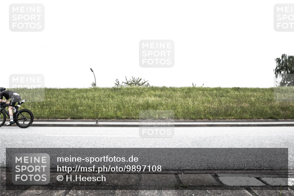 21.06.2026 - 29. Vierlanden-Triathlon H.Heesch http://msf.ph/oto/9897108 21.06.2026 10:17:50 Radfahren 3, 63, 428, 458, 471, 475 meine-sportfotos.de