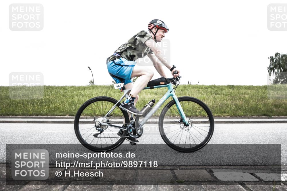 21.06.2026 - 29. Vierlanden-Triathlon H.Heesch http://msf.ph/oto/9897118 21.06.2026 10:17:58 Radfahren 3, 64, 422, 444, 474 meine-sportfotos.de