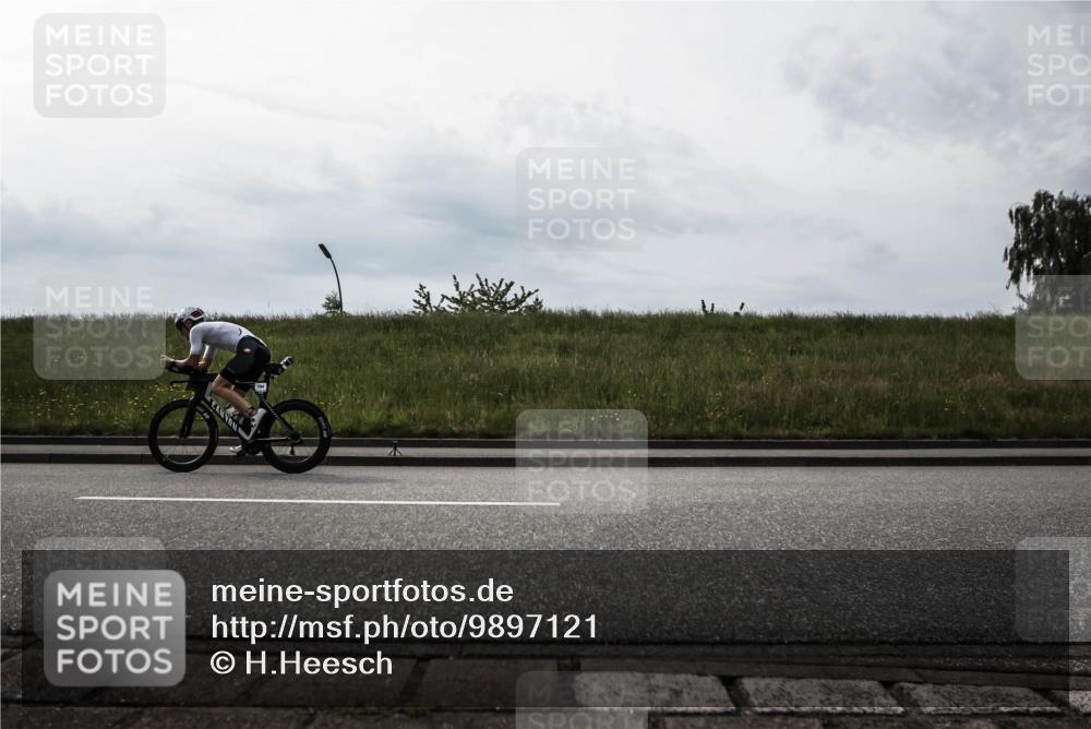 21.06.2026 - 29. Vierlanden-Triathlon H.Heesch http://msf.ph/oto/9897121 21.06.2026 09:19:56 Radfahren 32, 112, 154, 267, 298 meine-sportfotos.de