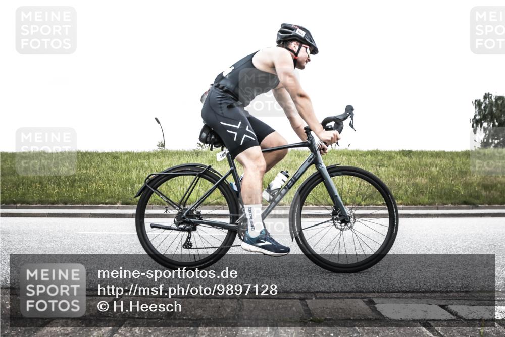 21.06.2026 - 29. Vierlanden-Triathlon H.Heesch http://msf.ph/oto/9897128 21.06.2026 10:18:18 Radfahren 105, 124, 279 meine-sportfotos.de