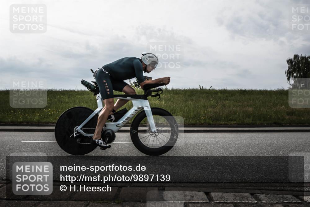21.06.2026 - 29. Vierlanden-Triathlon H.Heesch http://msf.ph/oto/9897139 21.06.2026 09:20:24 Radfahren 129, 132 meine-sportfotos.de