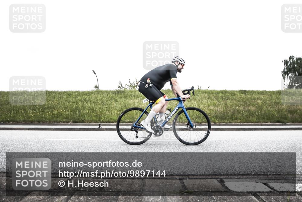 21.06.2026 - 29. Vierlanden-Triathlon H.Heesch http://msf.ph/oto/9897144 21.06.2026 10:18:38 Radfahren 121, 442, 446 meine-sportfotos.de