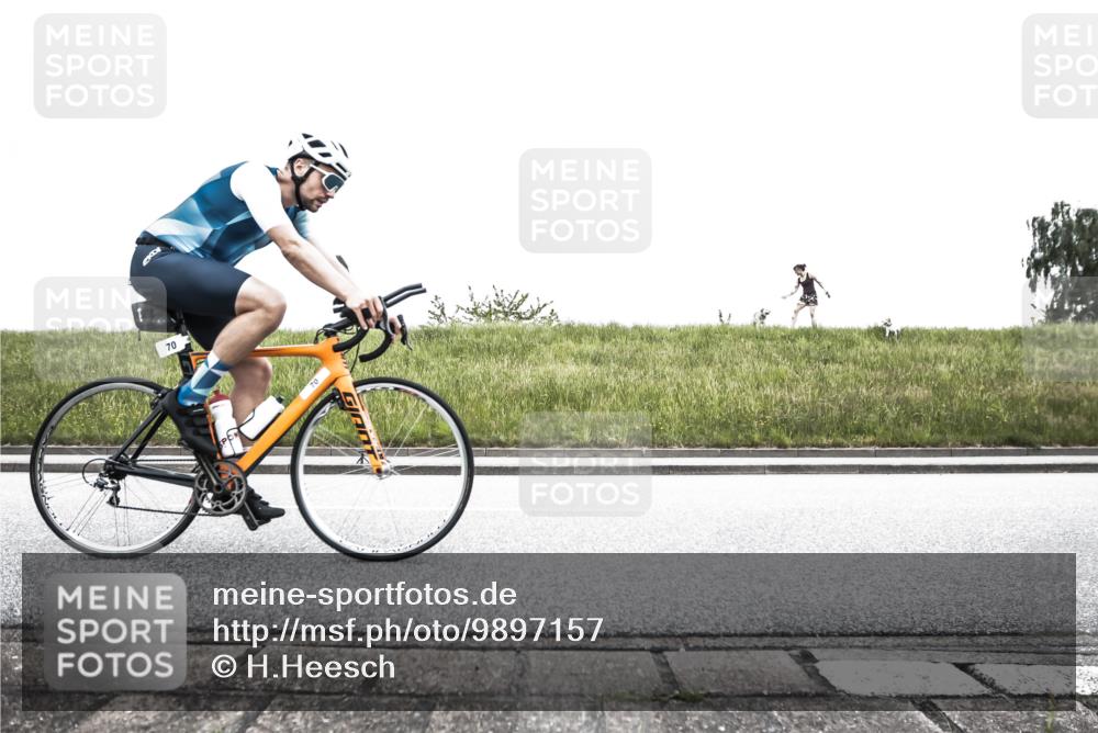 21.06.2026 - 29. Vierlanden-Triathlon H.Heesch http://msf.ph/oto/9897157 21.06.2026 10:22:25 Radfahren 70, 138, 423, 461 meine-sportfotos.de